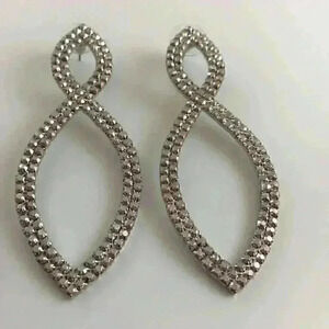Vera Wang new trendy earrings